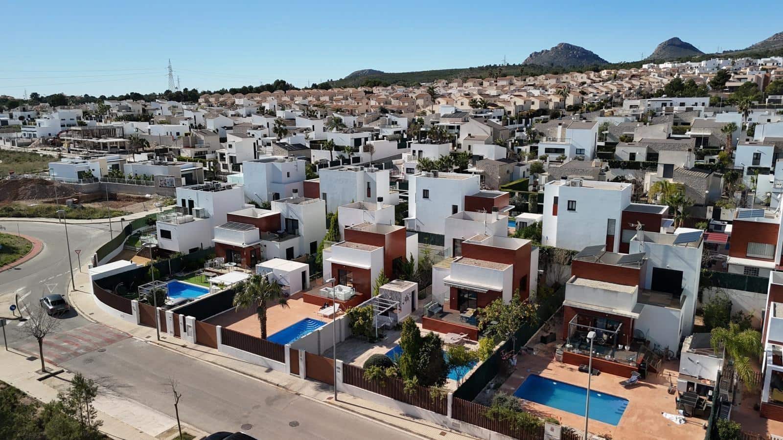 3 bedroom Villa for sale in Polop with pool - € 540,000 (Ref: 9619229)