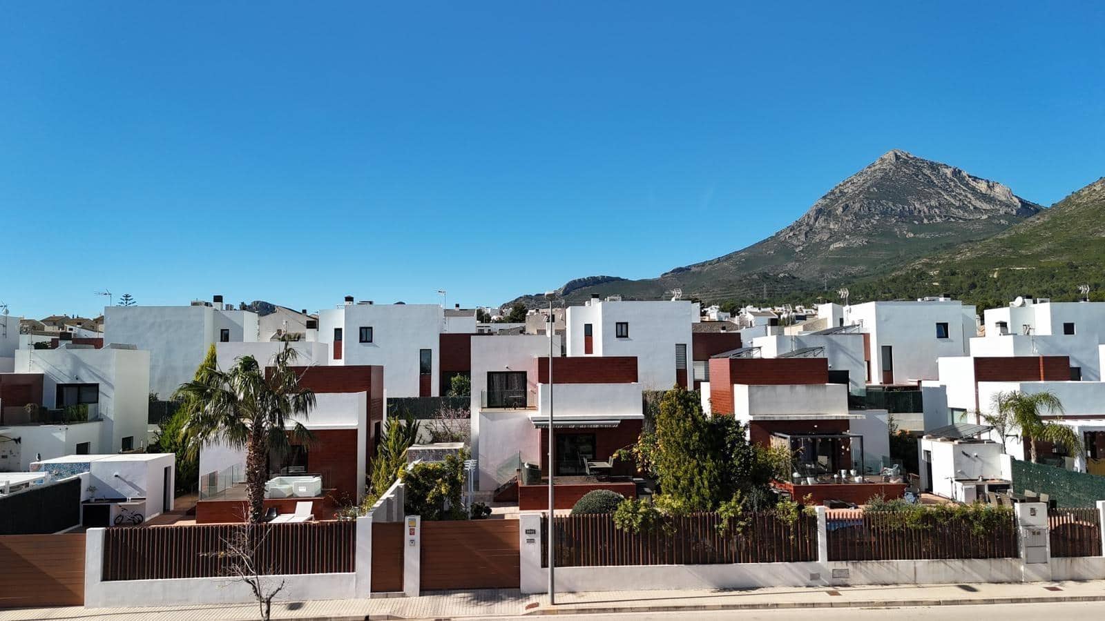 3 bedroom Villa for sale in Polop with pool - € 540,000 (Ref: 9619229)