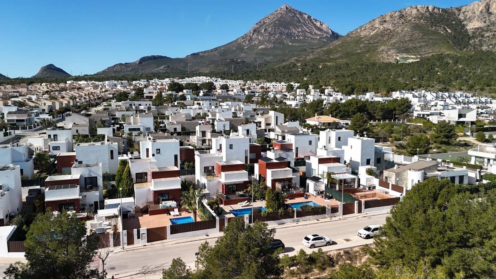 3 bedroom Villa for sale in Polop with pool - € 540,000 (Ref: 9619229)