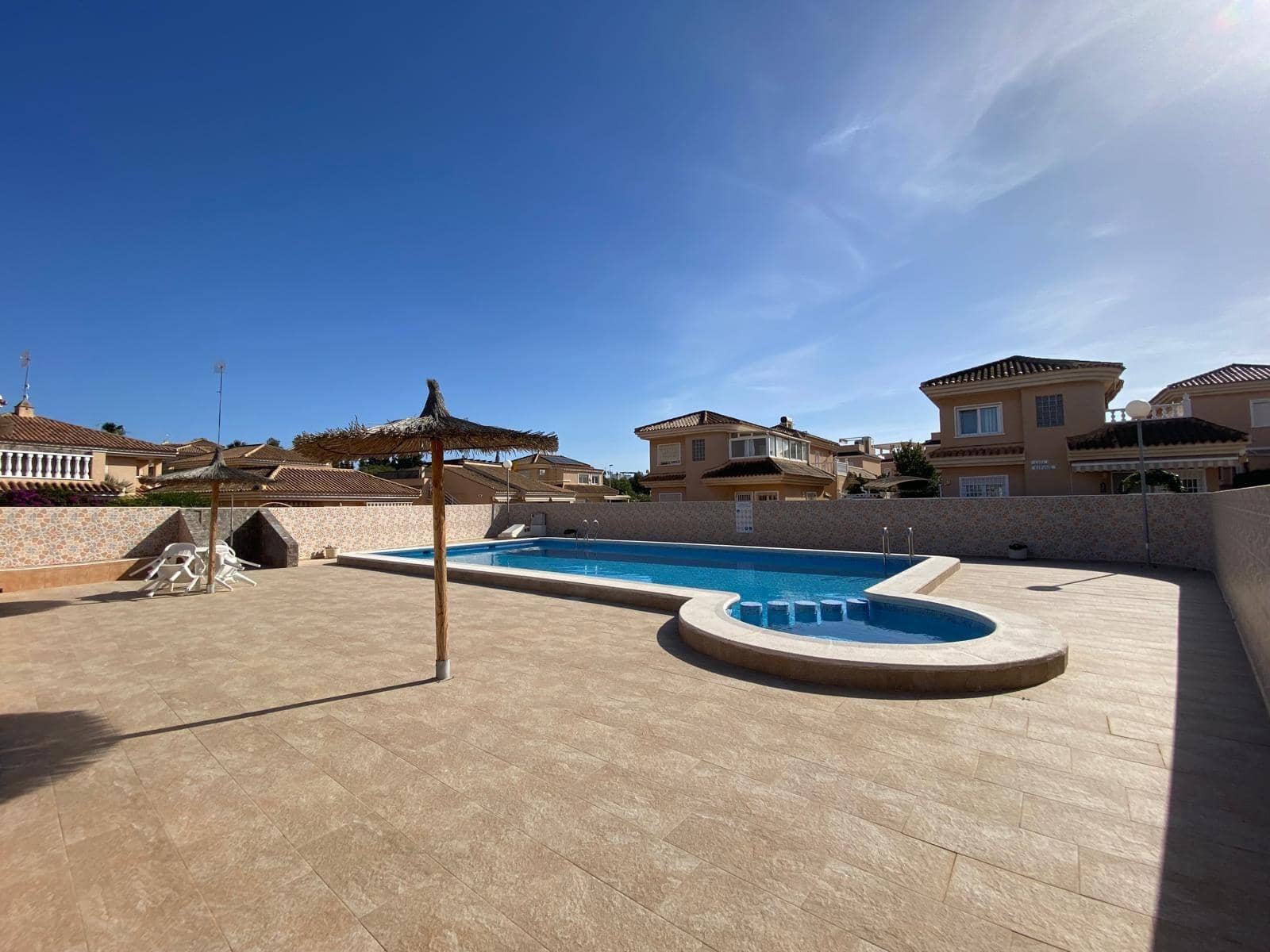 3 soveværelse Rækkehus til salg i Orihuela Costa med swimmingpool garage - € 329.900 (Ref: 9625558)