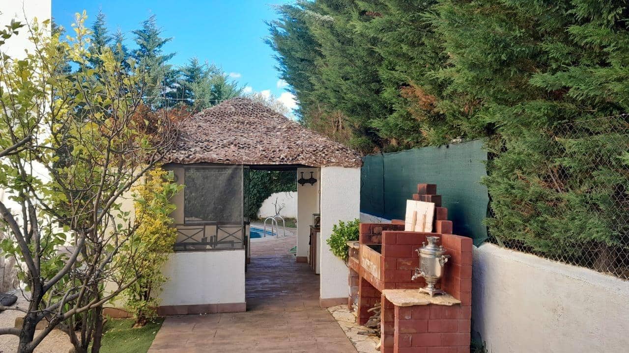 Chalet de 6 habitaciones en San Martín de Valdeiglesias en venta con piscina - 422.000 € (Ref: 9625559)