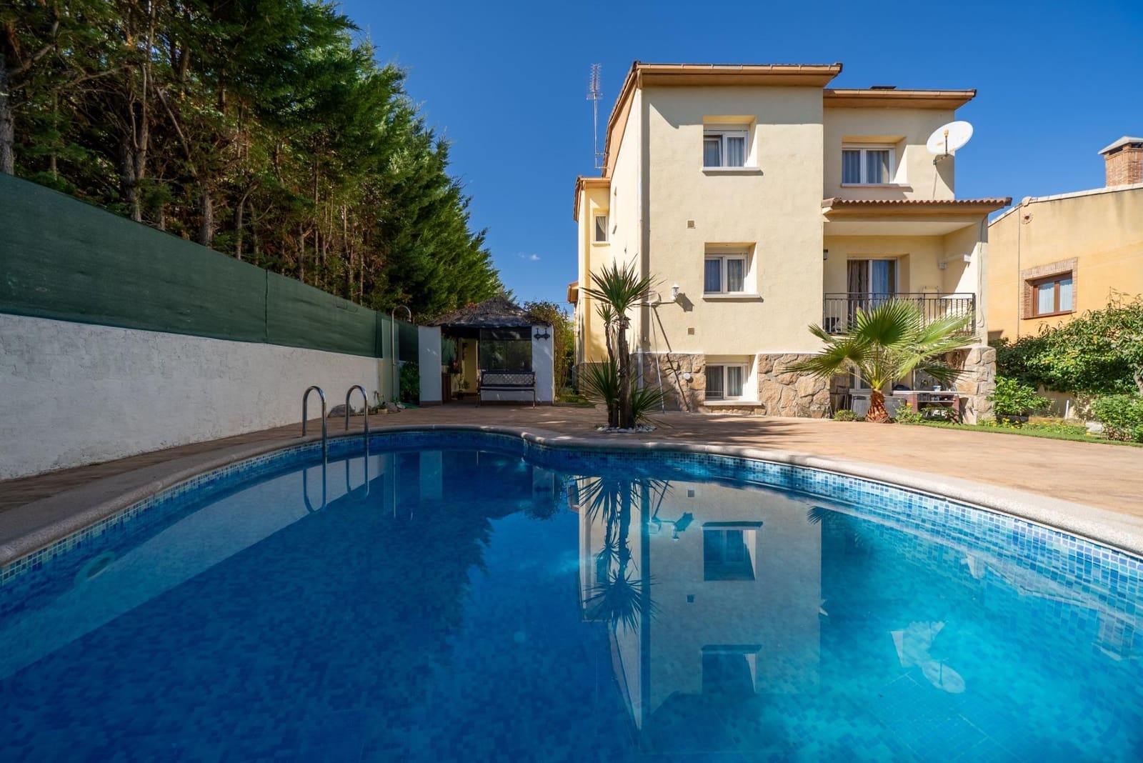 Chalet de 6 habitaciones en San Martín de Valdeiglesias en venta con piscina - 422.000 € (Ref: 9625559)