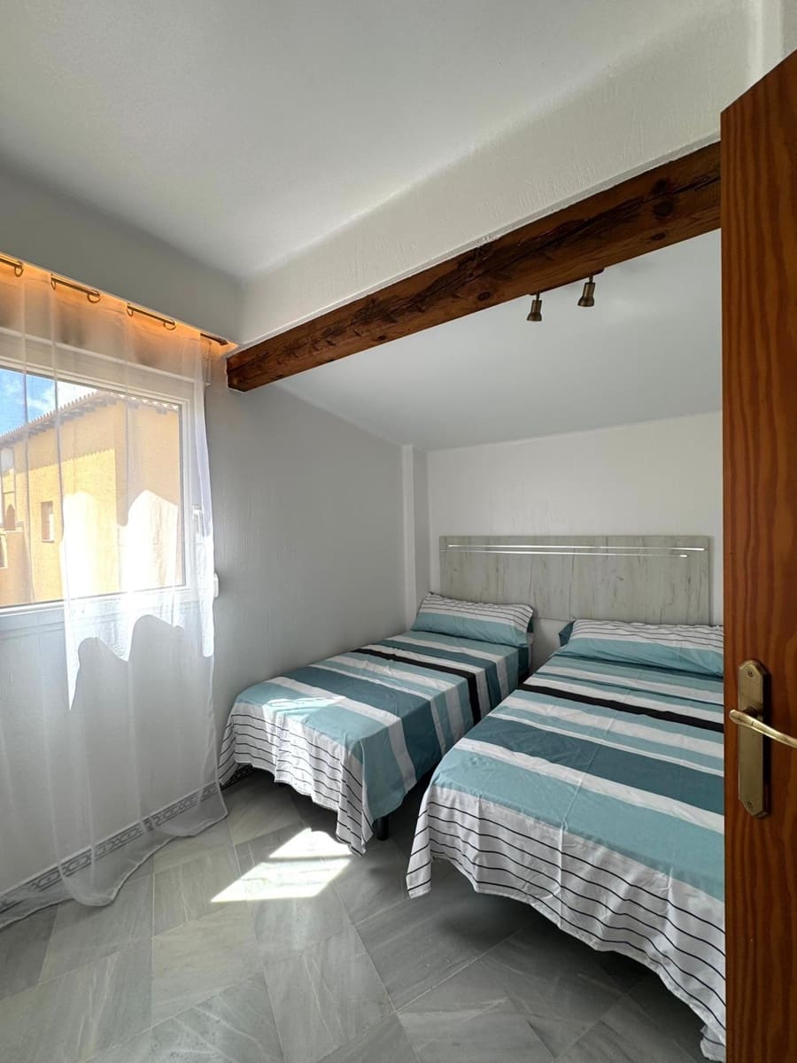 3 makuuhuone Huoneisto myytävänä paikassa Torrevieja mukana uima-altaan - 319 000 € (Ref: 9625563)