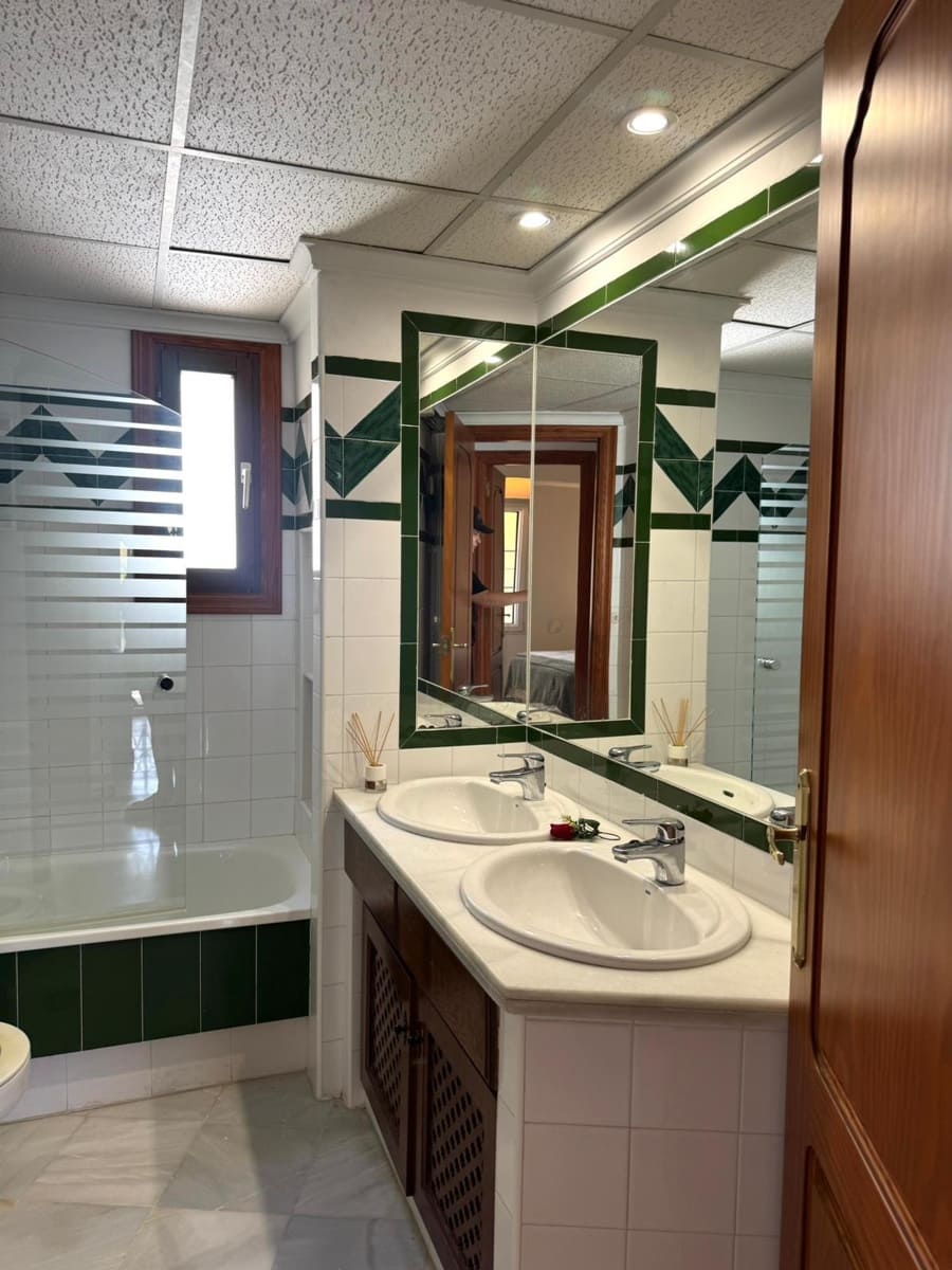 3 makuuhuone Huoneisto myytävänä paikassa Torrevieja mukana uima-altaan - 319 000 € (Ref: 9625563)