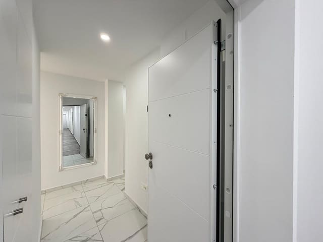 2 soverom Leilighet til salgs i Torrevieja med svømmebasseng garasje - € 339 000 (Ref: 9627492)