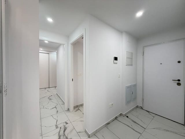 2 soverom Leilighet til salgs i Torrevieja med svømmebasseng garasje - € 339 000 (Ref: 9627492)