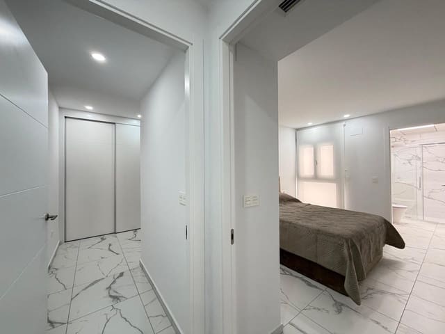 2 soverom Leilighet til salgs i Torrevieja med svømmebasseng garasje - € 339 000 (Ref: 9627492)