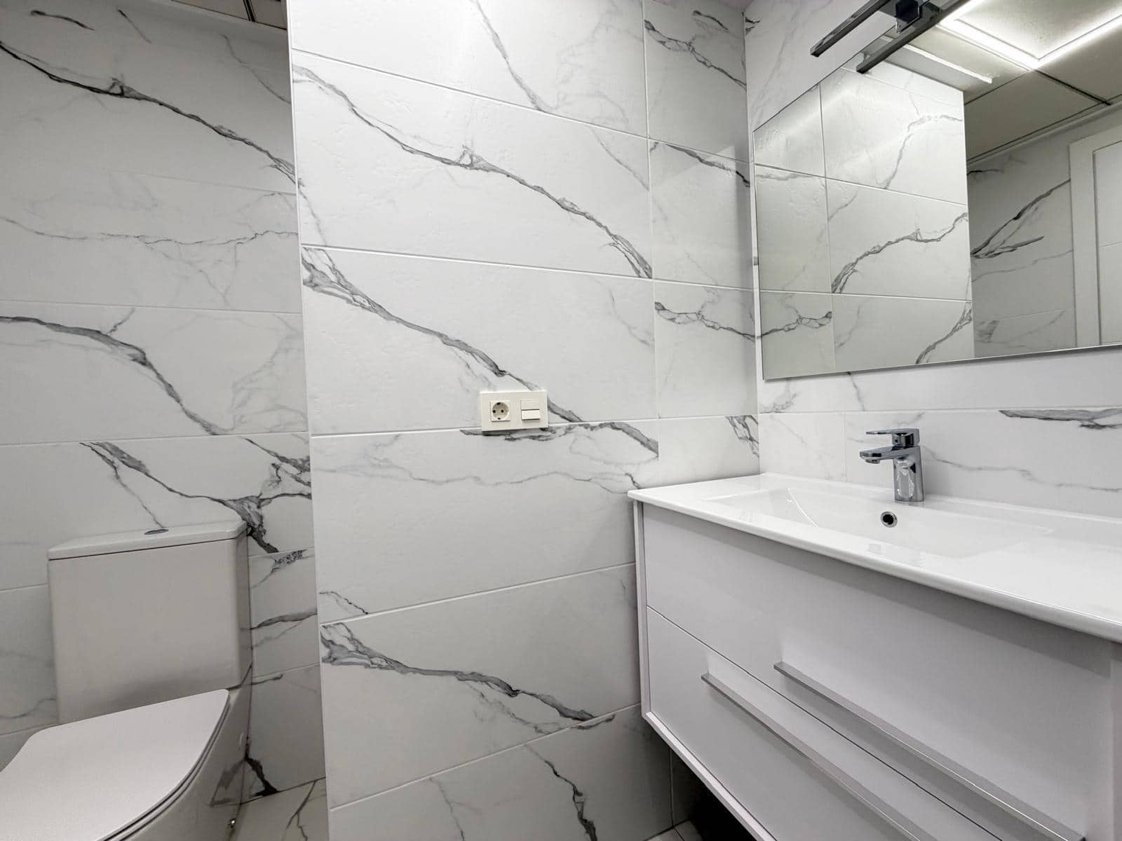 2 soverom Leilighet til salgs i Torrevieja med svømmebasseng garasje - € 339 000 (Ref: 9627492)