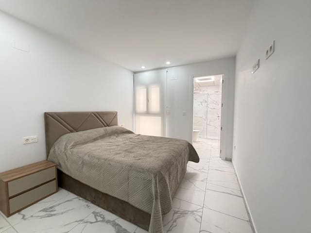 2 soverom Leilighet til salgs i Torrevieja med svømmebasseng garasje - € 339 000 (Ref: 9627492)