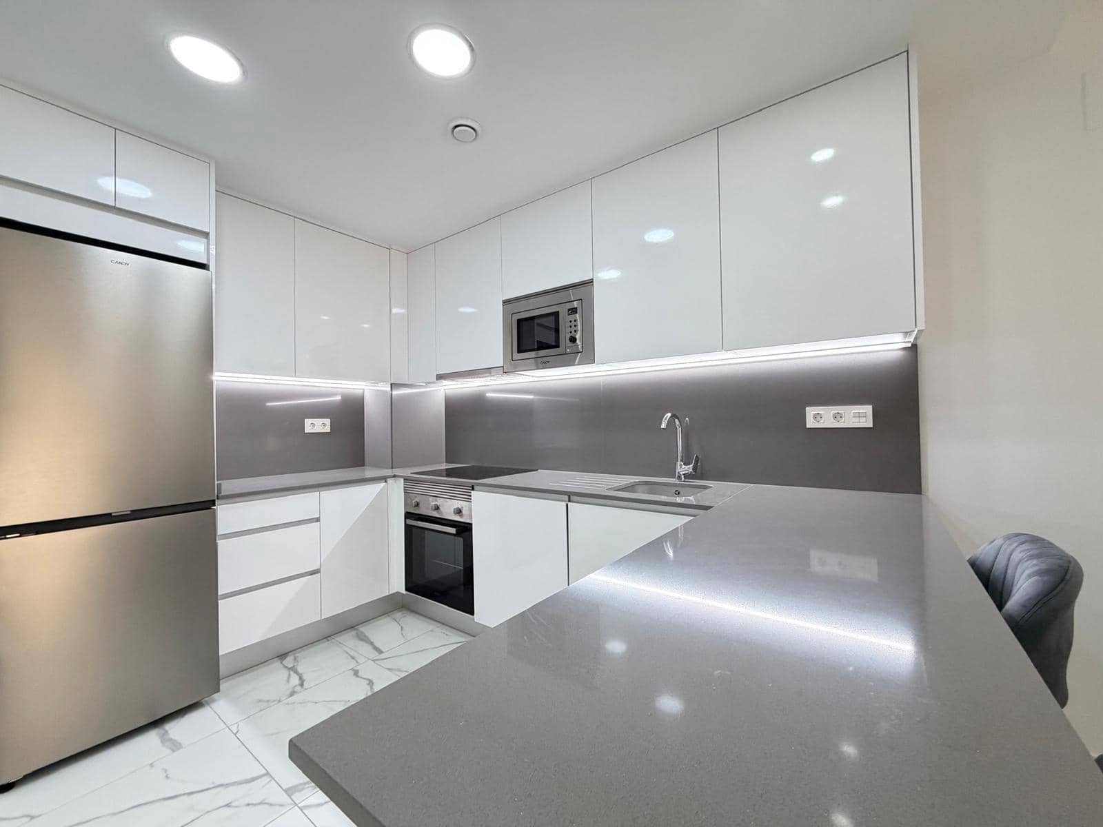 2 soverom Leilighet til salgs i Torrevieja med svømmebasseng garasje - € 339 000 (Ref: 9627492)