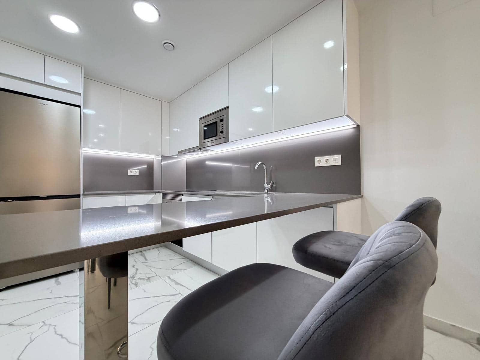 2 soverom Leilighet til salgs i Torrevieja med svømmebasseng garasje - € 339 000 (Ref: 9627492)