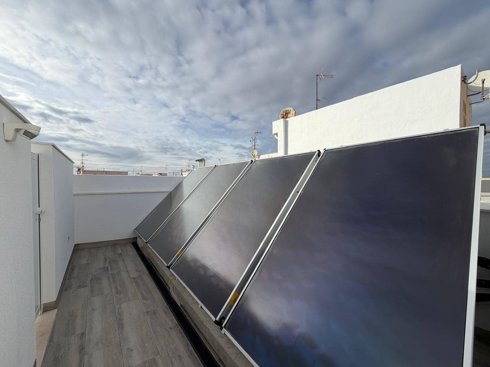 2 soverom Leilighet til salgs i Torrevieja med svømmebasseng garasje - € 339 000 (Ref: 9627492)