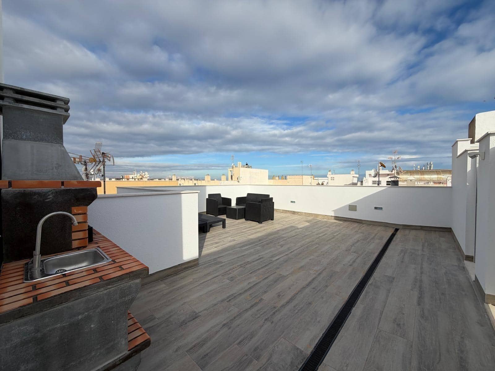 2 soverom Leilighet til salgs i Torrevieja med svømmebasseng garasje - € 339 000 (Ref: 9627492)