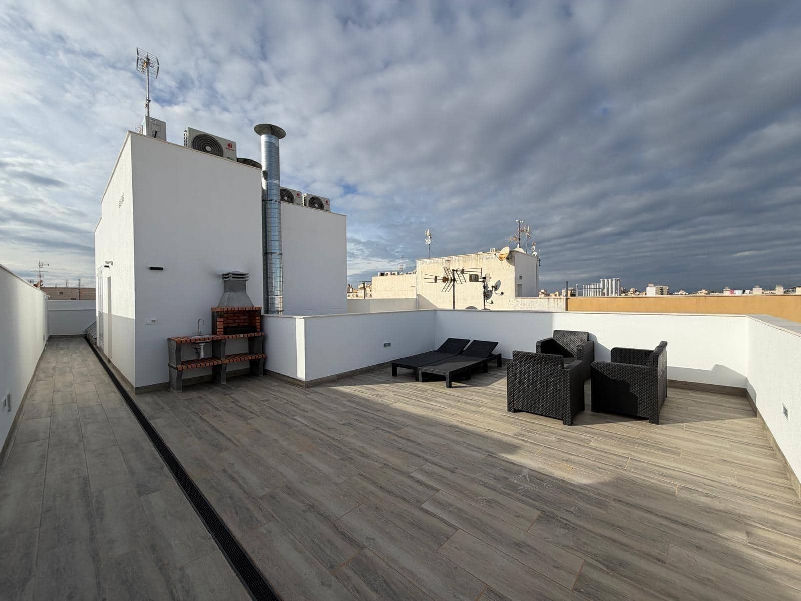 2 soverom Leilighet til salgs i Torrevieja med svømmebasseng garasje - € 339 000 (Ref: 9627492)