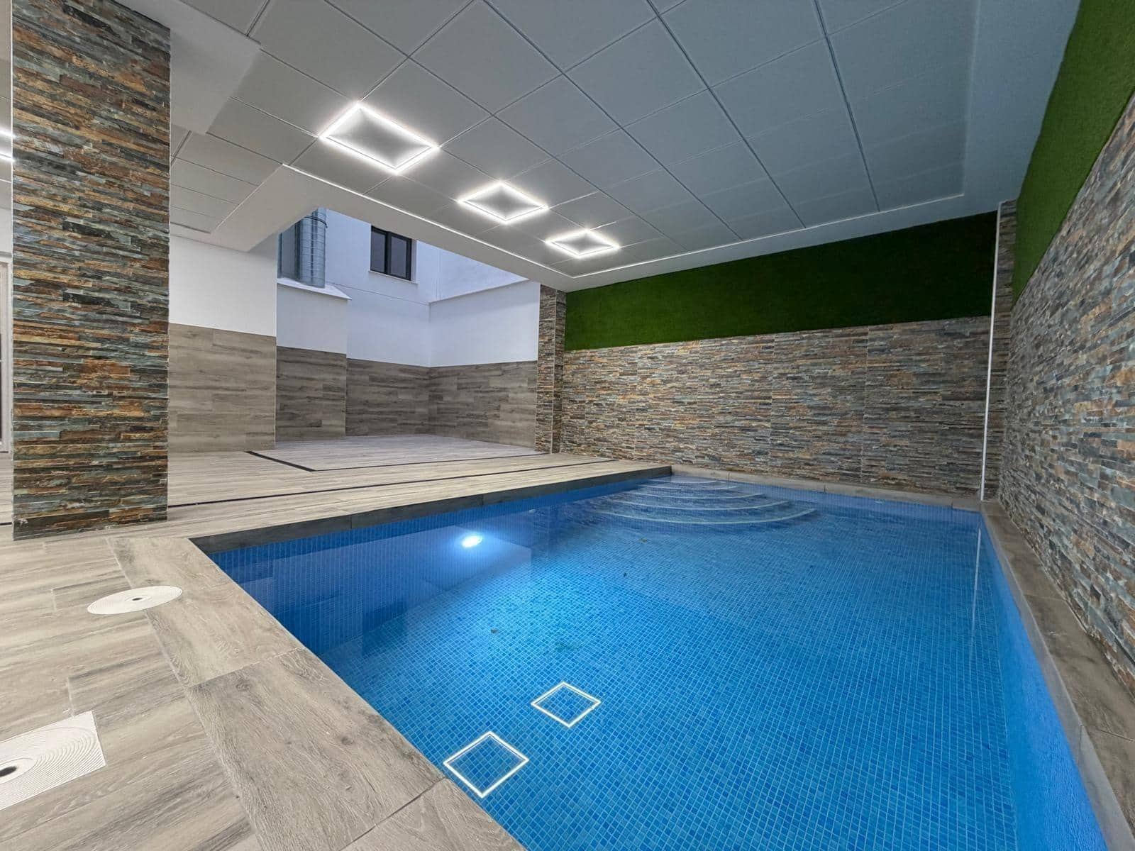 2 soverom Leilighet til salgs i Torrevieja med svømmebasseng garasje - € 339 000 (Ref: 9627492)