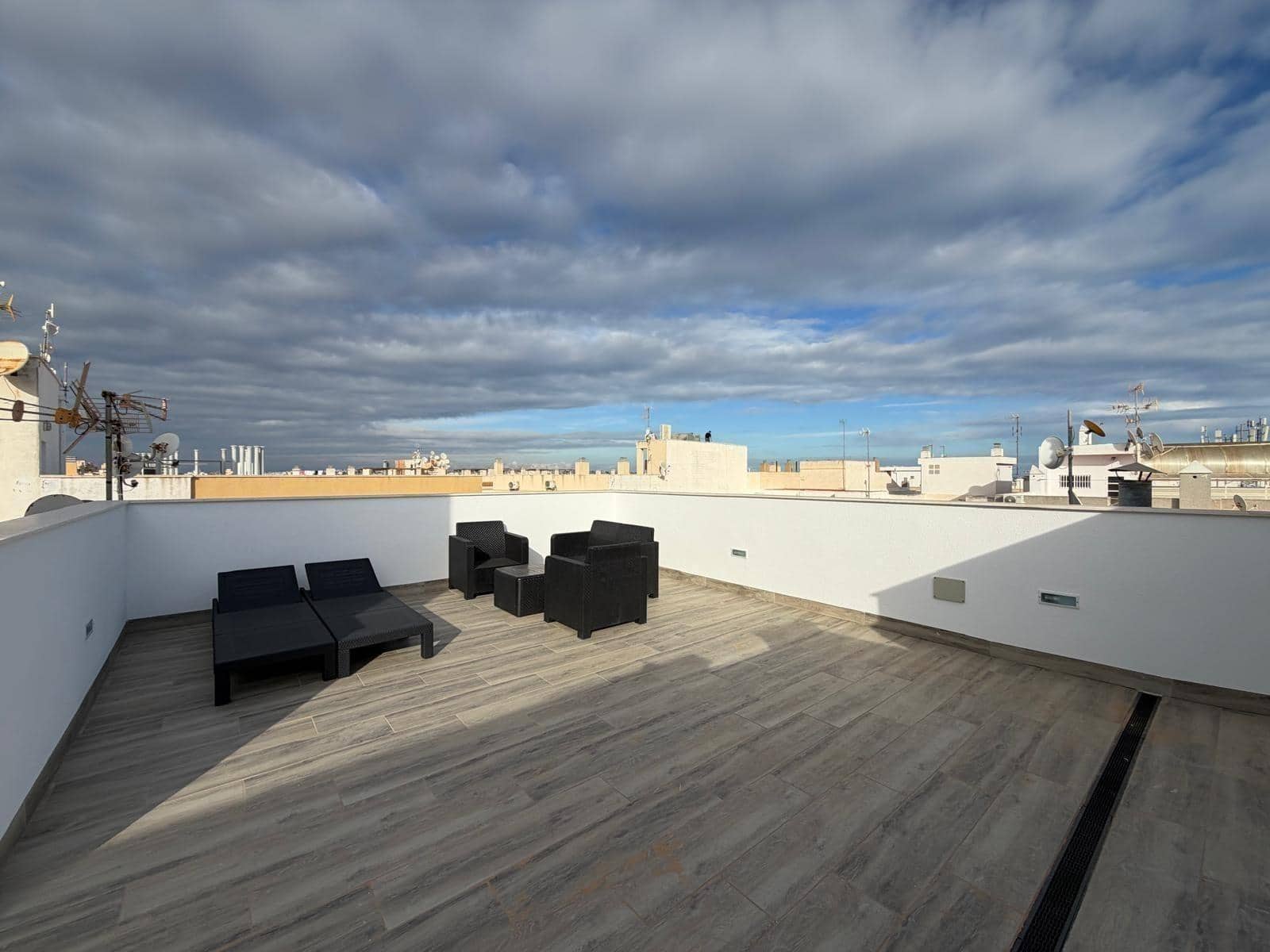 2 soverom Leilighet til salgs i Torrevieja med svømmebasseng garasje - € 339 000 (Ref: 9627492)