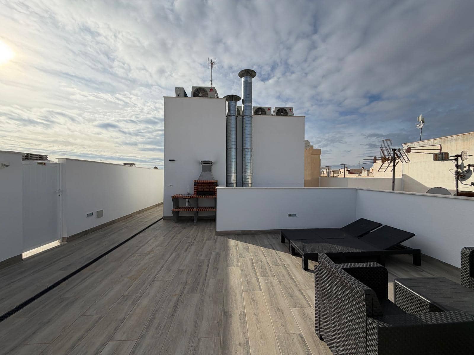 2 soverom Leilighet til salgs i Torrevieja med svømmebasseng garasje - € 339 000 (Ref: 9627492)