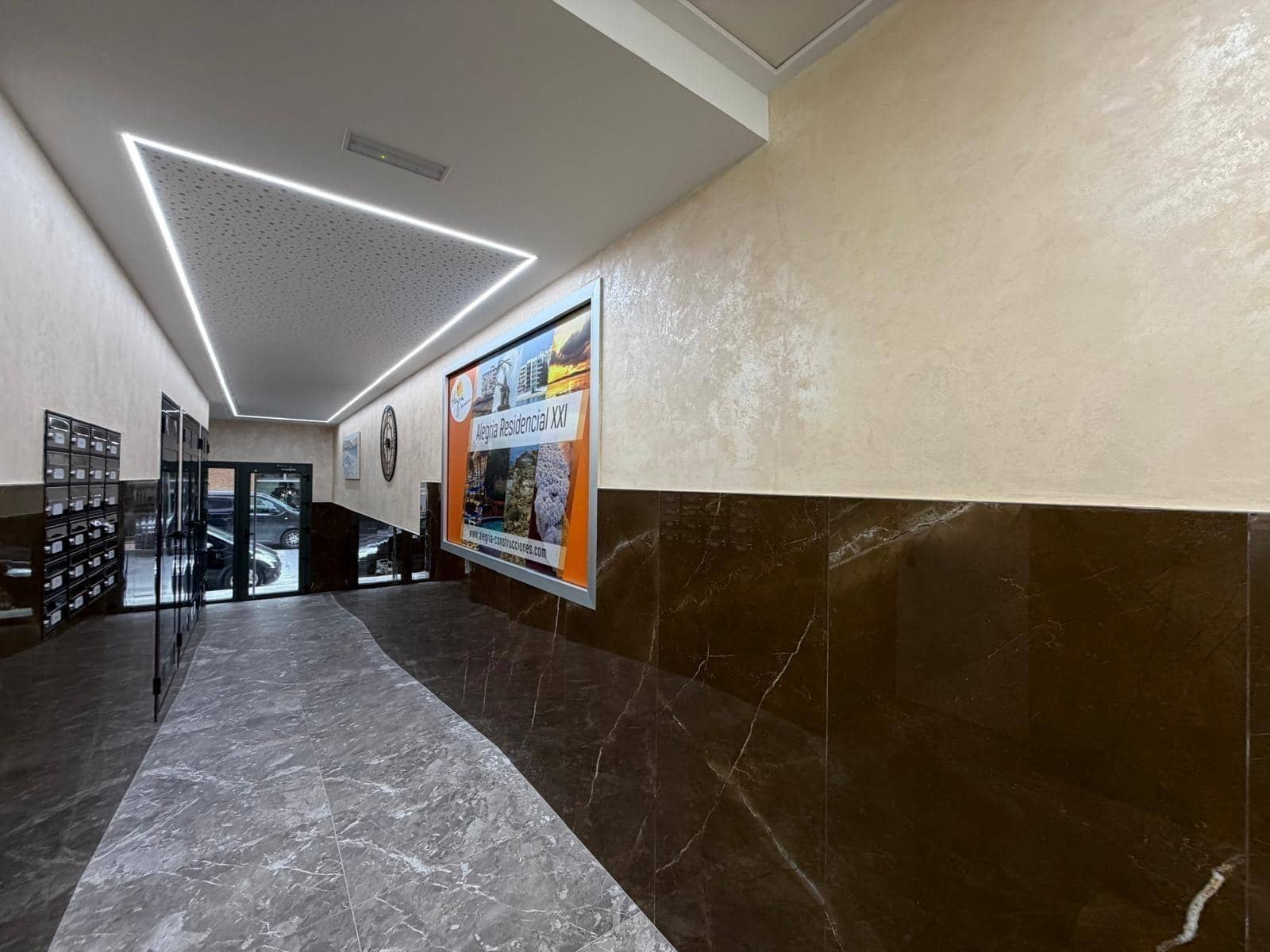 2 soverom Leilighet til salgs i Torrevieja med svømmebasseng garasje - € 339 000 (Ref: 9627492)