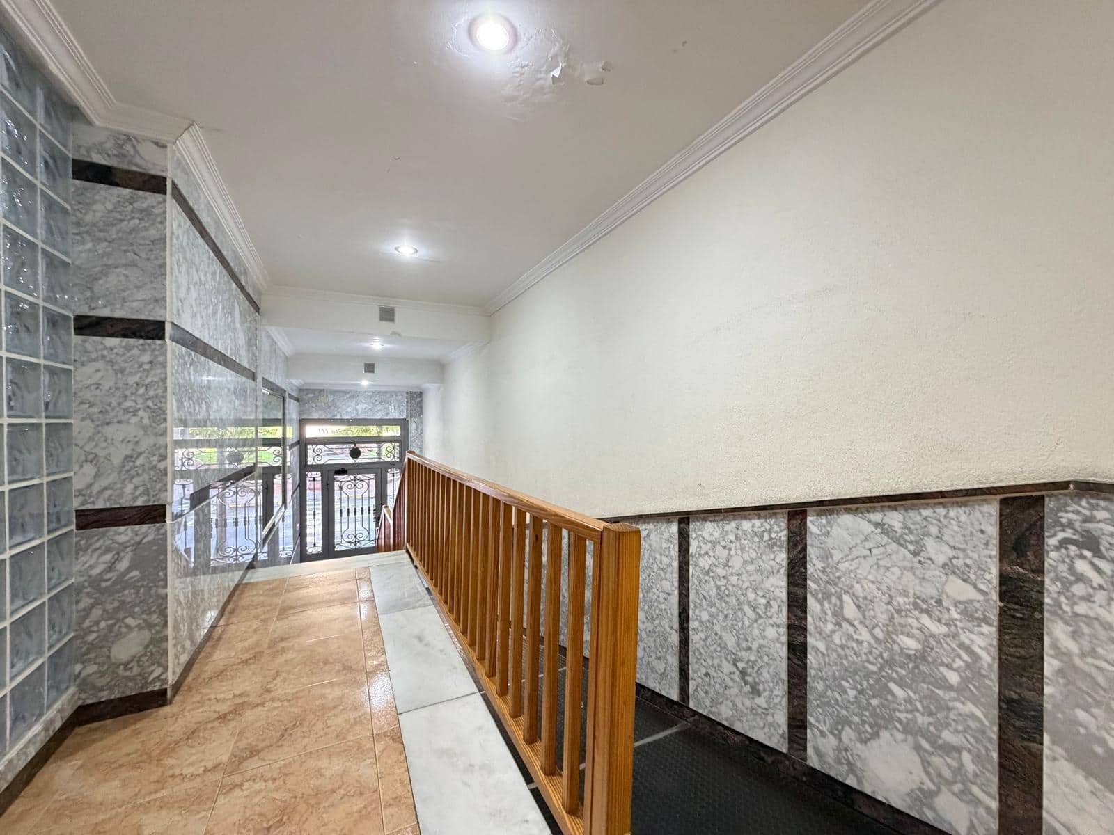 3 Zimmer Apartment zu verkaufen in Torrevieja mit Garage - 220.000 € (Ref: 9627493)