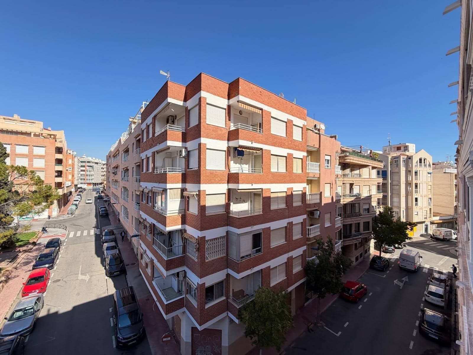 3 Zimmer Apartment zu verkaufen in Torrevieja mit Garage - 220.000 € (Ref: 9627493)