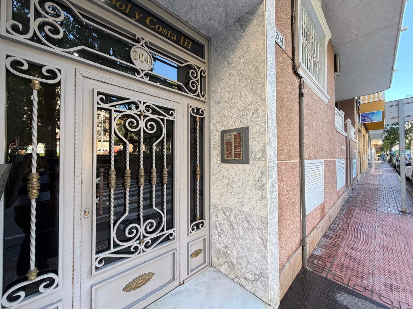 3 Zimmer Apartment zu verkaufen in Torrevieja mit Garage - 220.000 € (Ref: 9627493)