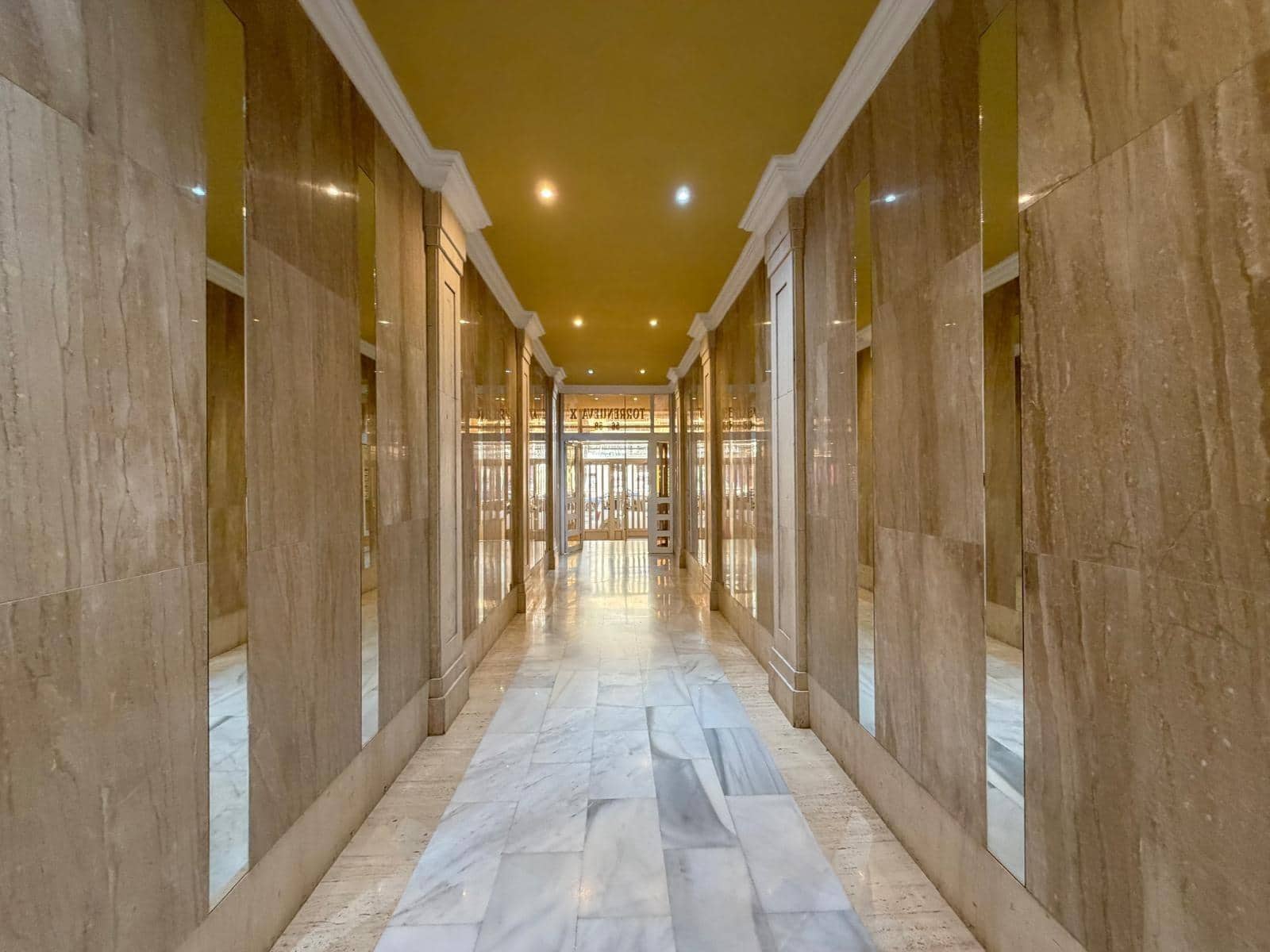 2 sypialnia Penthouse na sprzedaż w Torrevieja z garażem - 189 900 € (Ref: 9629969)