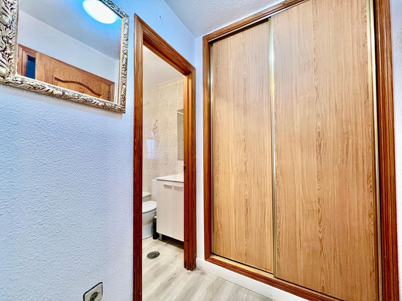 Studio na sprzedaż w Torrevieja z basenem - 99 500 € (Ref: 9634259)