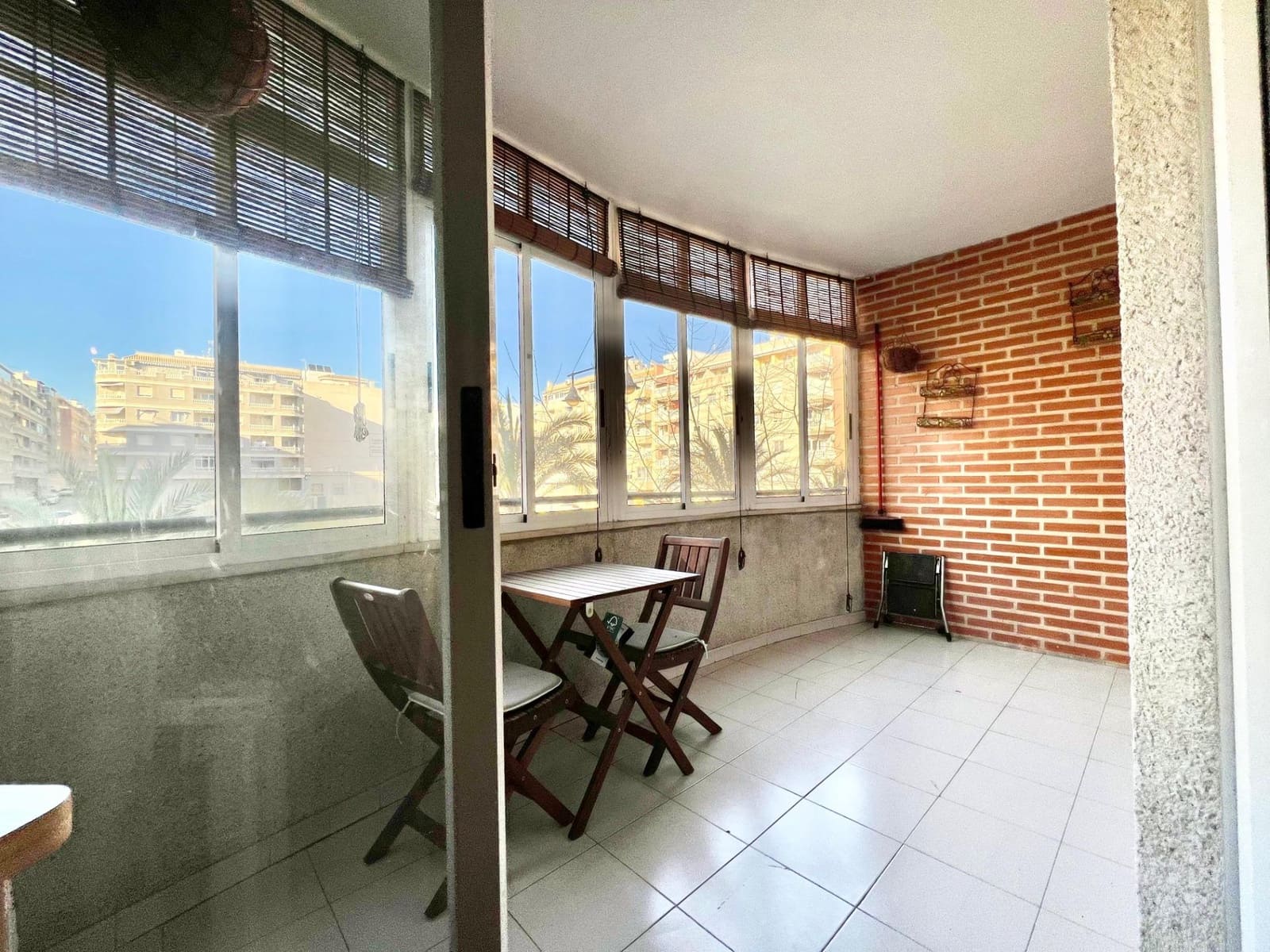 Studio na sprzedaż w Torrevieja z basenem - 99 500 € (Ref: 9634259)