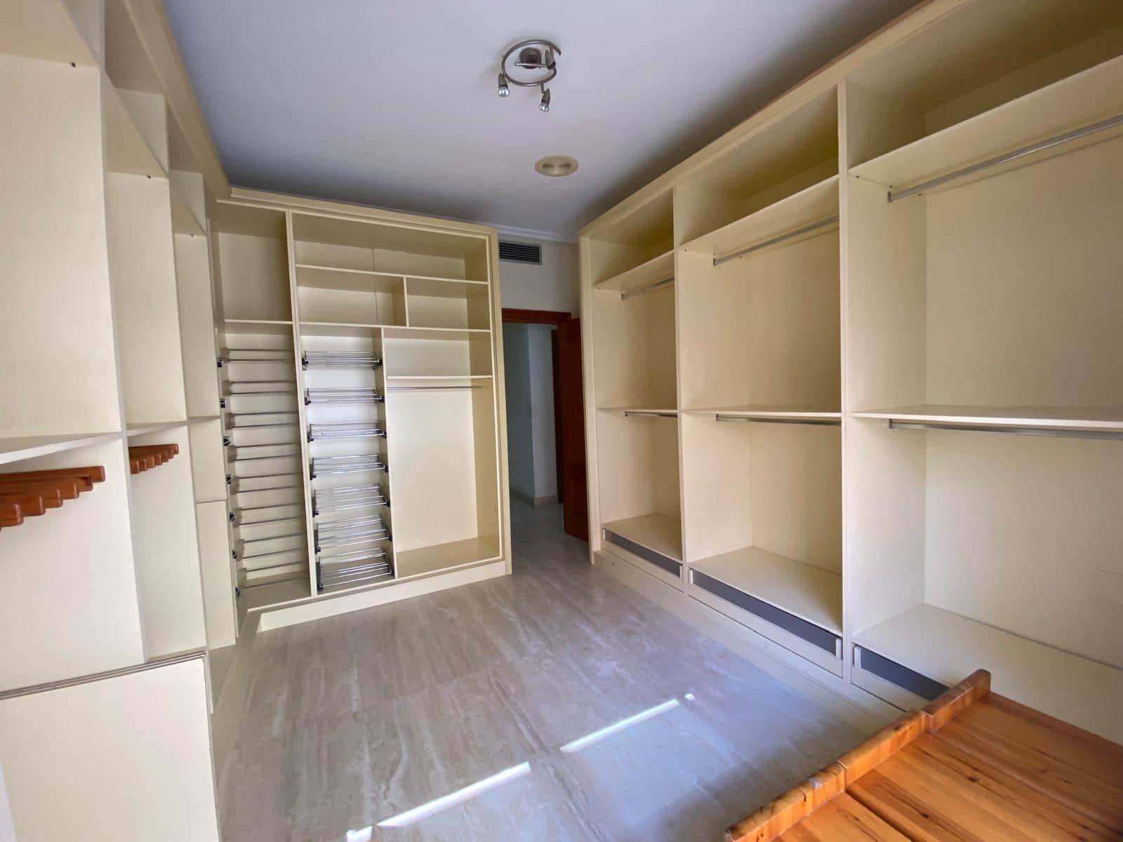 4 bedroom Apartment for sale in Torrevieja - € 370,000 (Ref: 9651994)