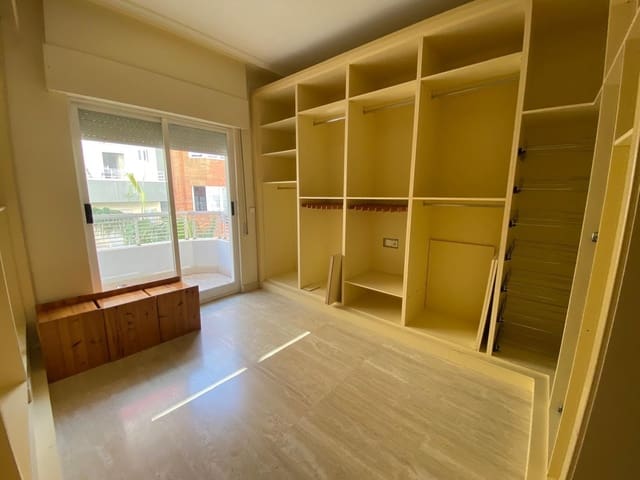 4 bedroom Apartment for sale in Centro - Muelle Pesquero, Torrevieja - € 370,000 (Ref: 9651994)