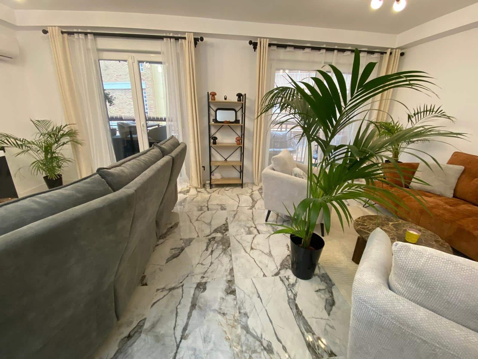 2 makuuhuone Huoneisto myytävänä paikassa Torrevieja mukana uima-altaan - 369 000 € (Ref: 9656097)