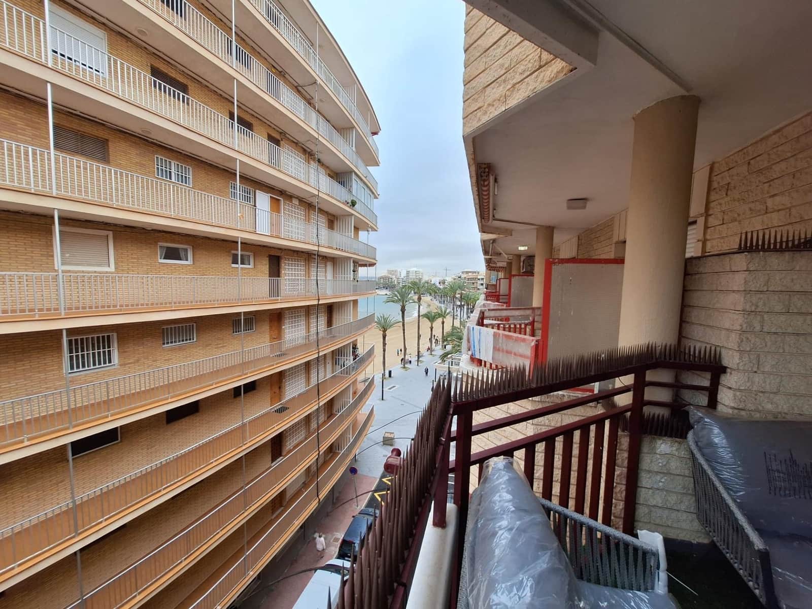 2 makuuhuone Huoneisto myytävänä paikassa Torrevieja mukana uima-altaan - 369 000 € (Ref: 9656097)