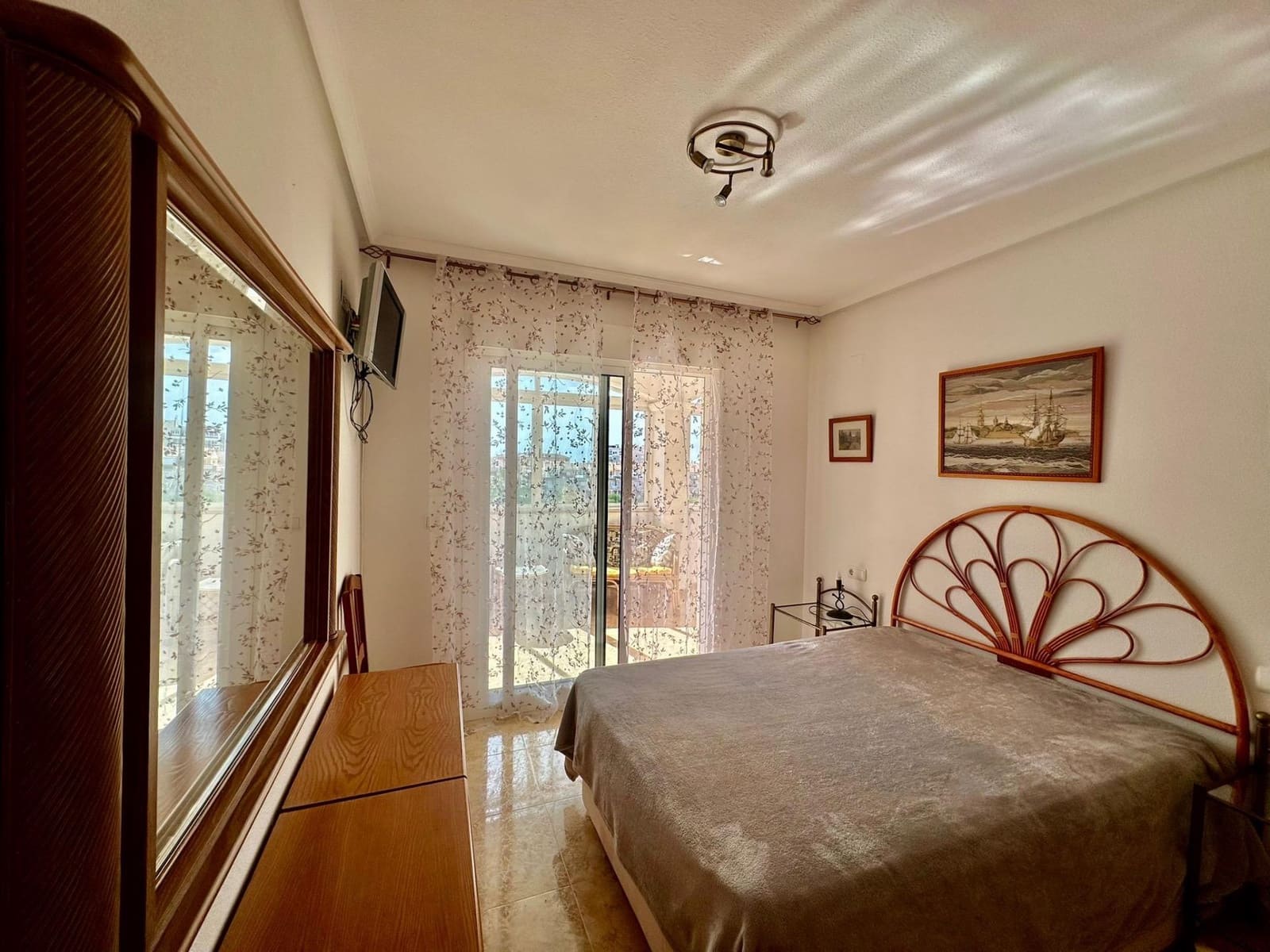 Apartamento de 2 habitaciones en Torrevieja en venta con piscina - 189.000 € (Ref: 9656103)