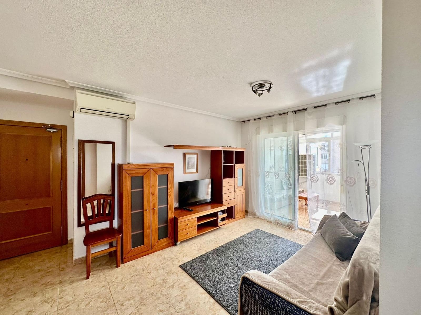 Apartamento de 2 habitaciones en Torrevieja en venta con piscina - 189.000 € (Ref: 9656103)