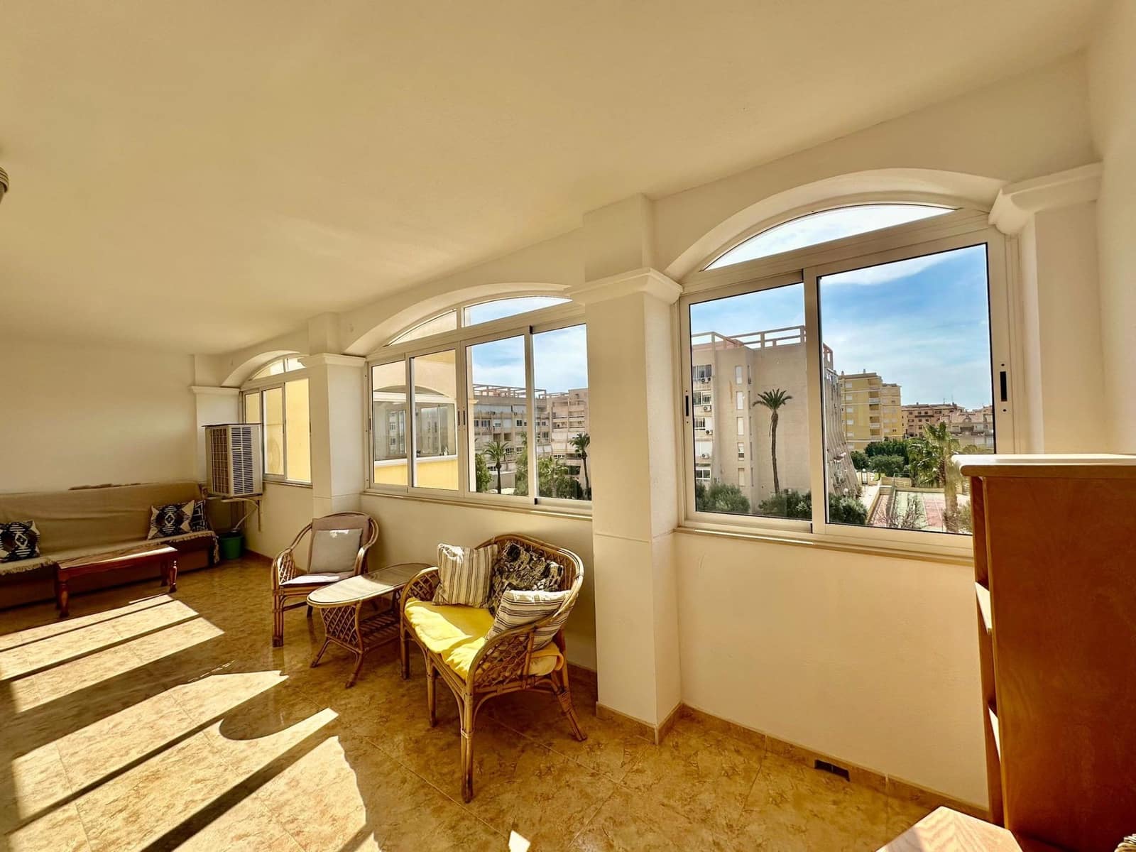 Apartamento de 2 habitaciones en Torrevieja en venta con piscina - 189.000 € (Ref: 9656103)