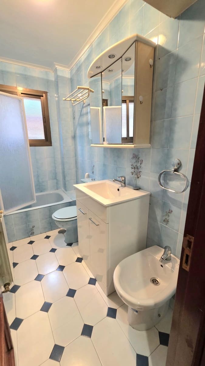 2 bedroom Apartment for sale in Gijon - € 151,900 (Ref: 9670640)