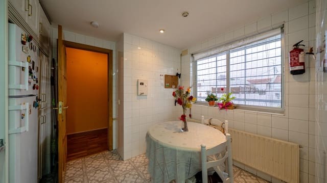 2 slaapkamer Flat te koop in Madrid stad - € 350.000 (Ref: 9677472)