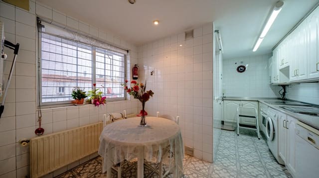 2 slaapkamer Flat te koop in Madrid stad - € 350.000 (Ref: 9677472)