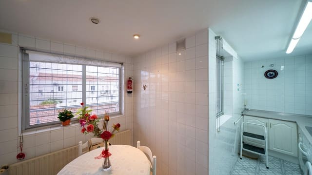 2 slaapkamer Flat te koop in Madrid stad - € 350.000 (Ref: 9677472)