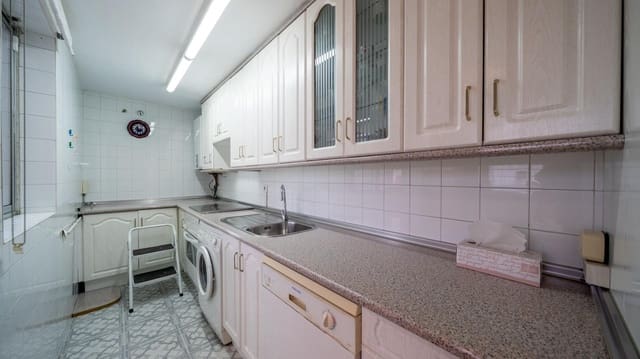 2 slaapkamer Flat te koop in Madrid stad - € 350.000 (Ref: 9677472)