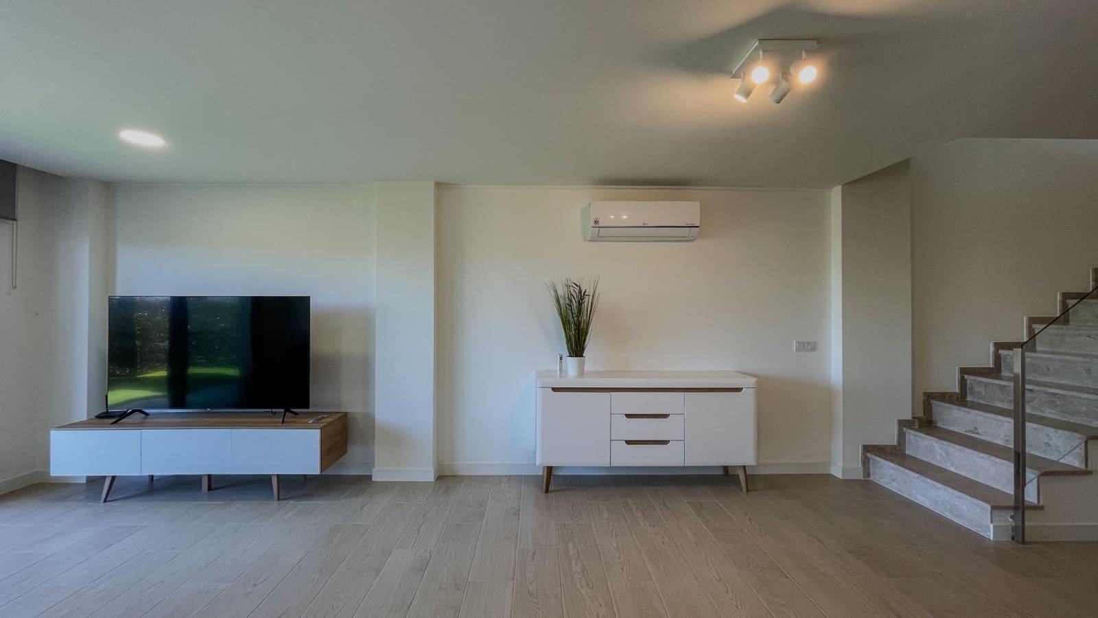 3 bedroom Penthouse for sale in Finestrat with pool - € 620,000 (Ref: 9677475)