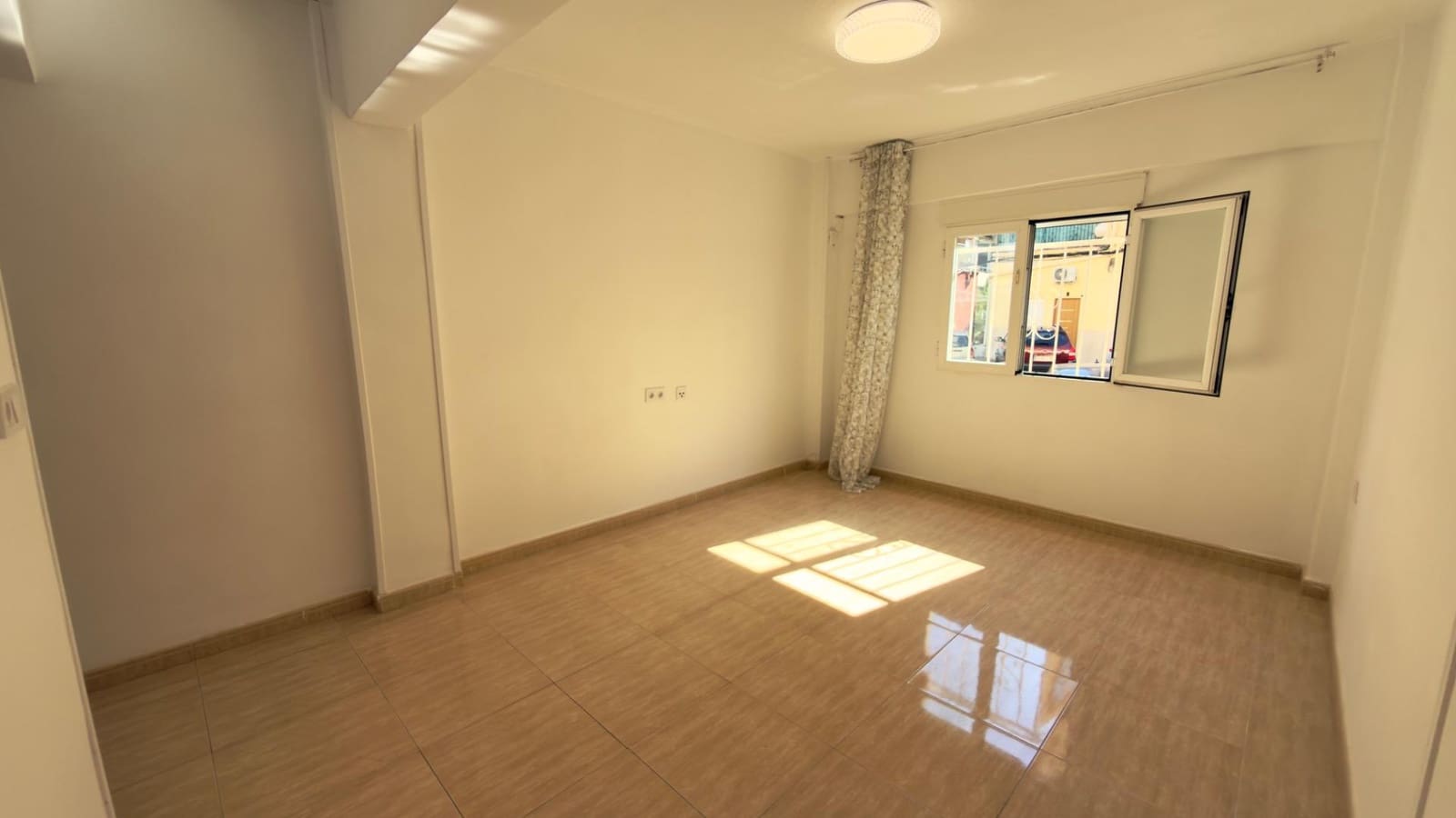 2 bedroom Apartment for sale in Alicante / Alacant city - € 135,000 (Ref: 9686428)