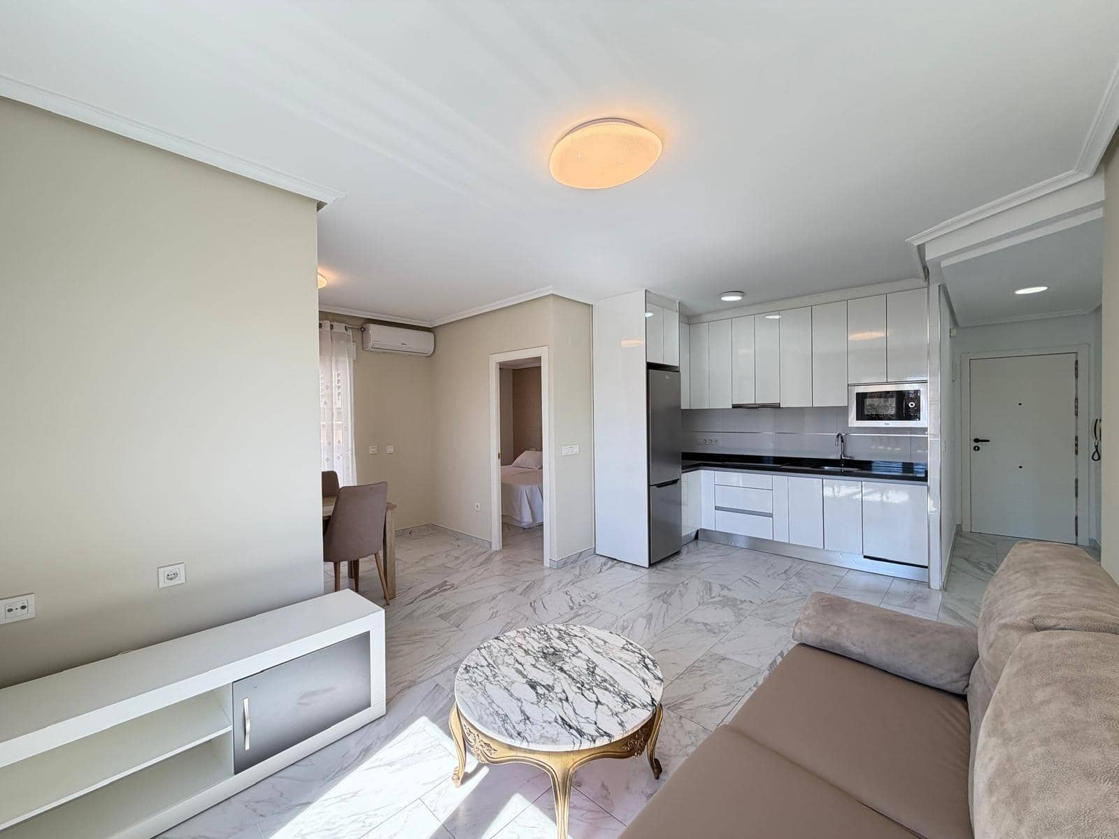 2 soveværelse Lejlighed til salg i Torrevieja - € 200.000 (Ref: 9690605)