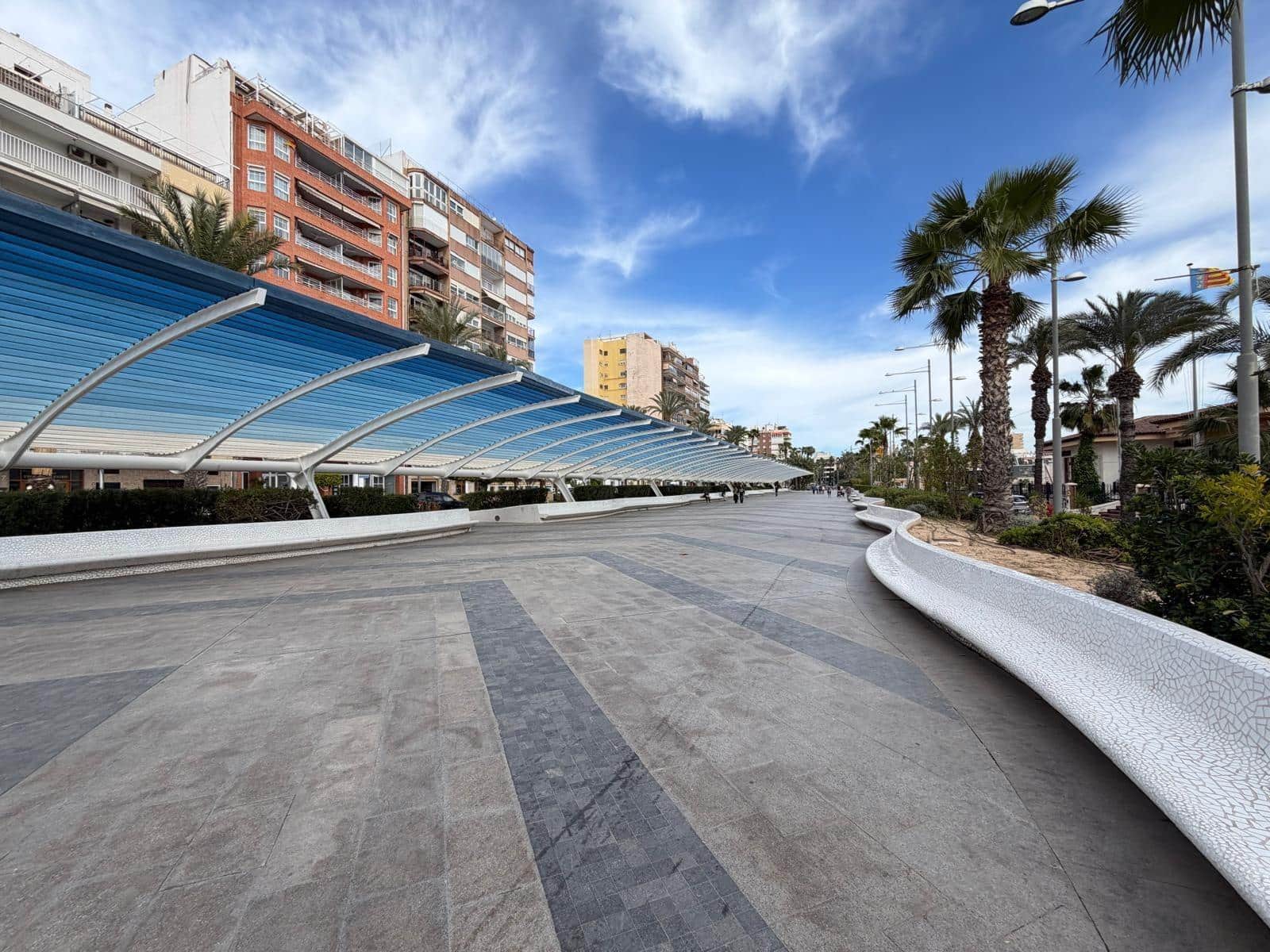 Apartamento de 3 habitaciones en Torrevieja en venta - 285.000 € (Ref: 9695342)
