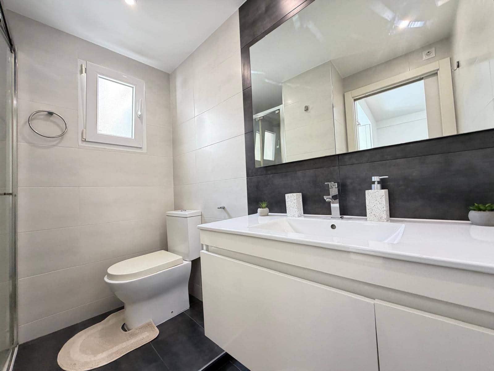 Apartamento de 3 habitaciones en Torrevieja en venta - 285.000 € (Ref: 9695342)