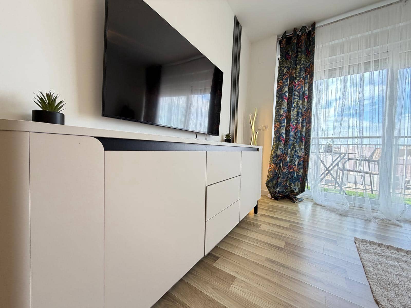 Apartamento de 3 habitaciones en Torrevieja en venta - 285.000 € (Ref: 9695342)