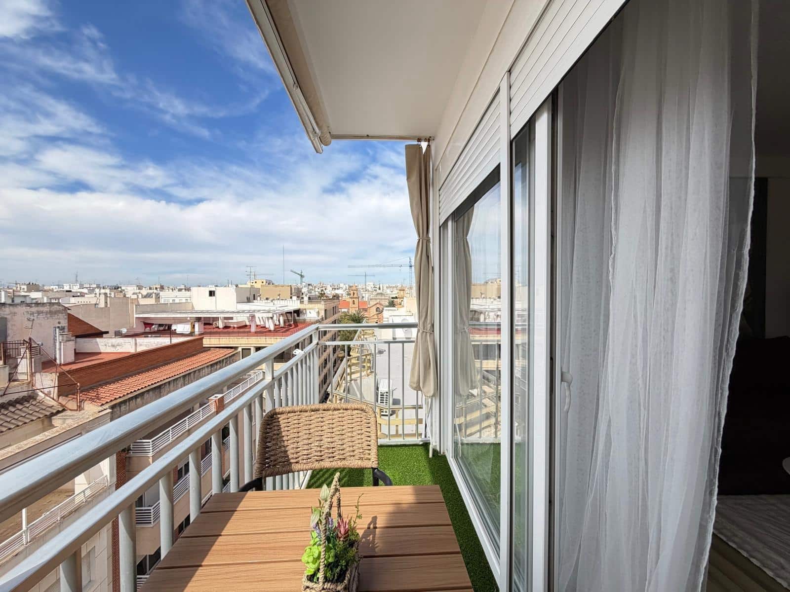 Apartamento de 3 habitaciones en Torrevieja en venta - 285.000 € (Ref: 9695342)