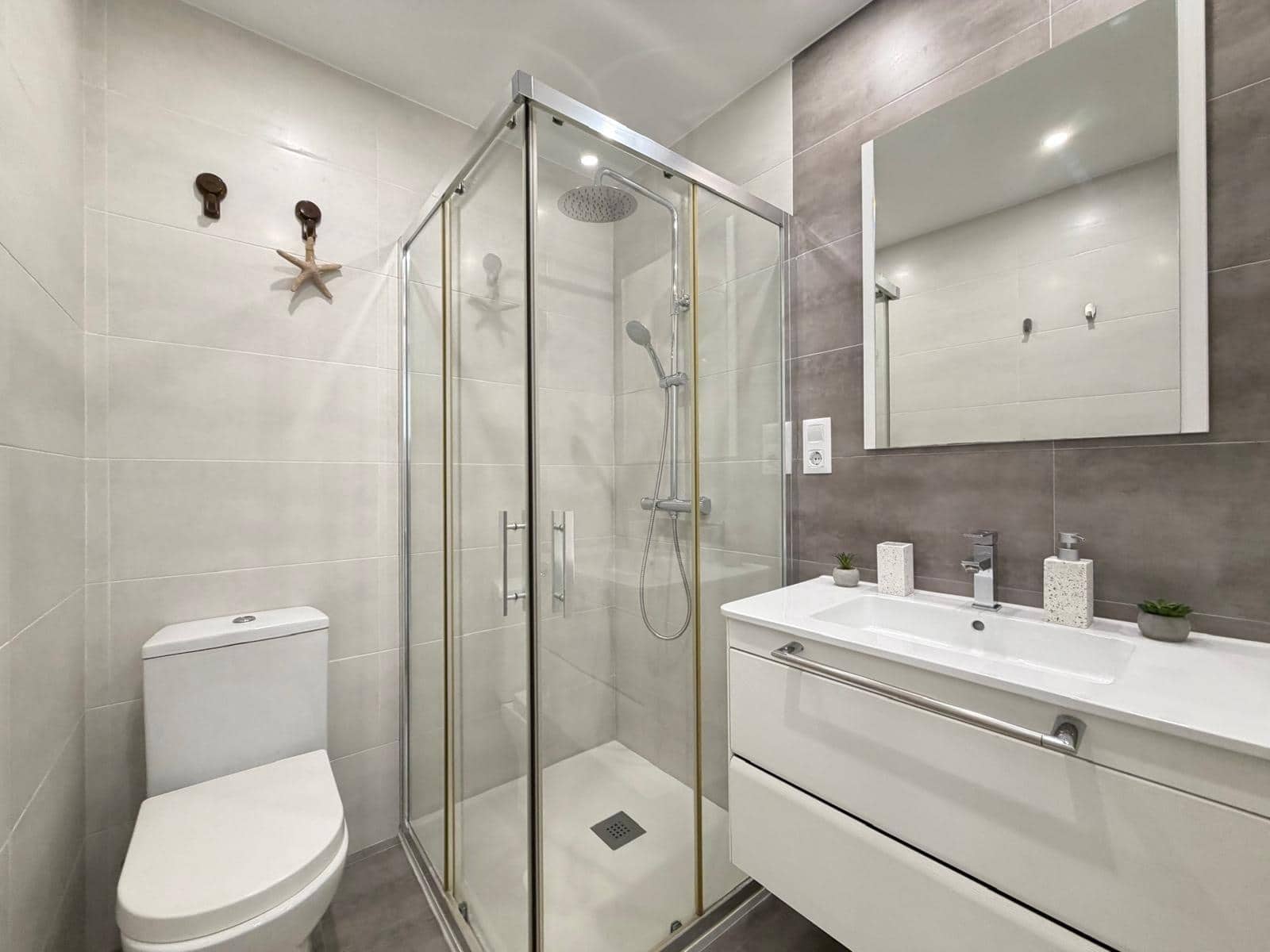 Apartamento de 3 habitaciones en Torrevieja en venta - 285.000 € (Ref: 9695342)