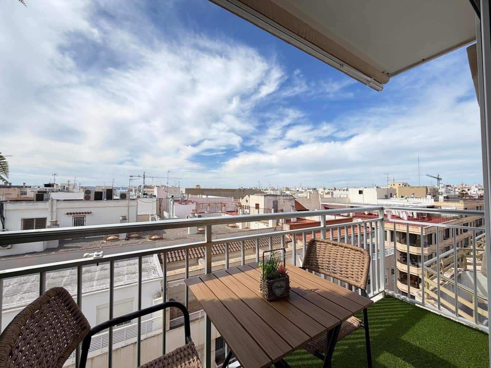 Apartamento de 3 habitaciones en Torrevieja en venta - 285.000 € (Ref: 9695342)