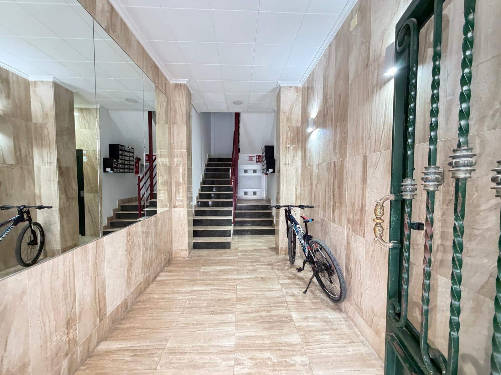 Apartamento de 3 habitaciones en Torrevieja en venta - 285.000 € (Ref: 9695342)